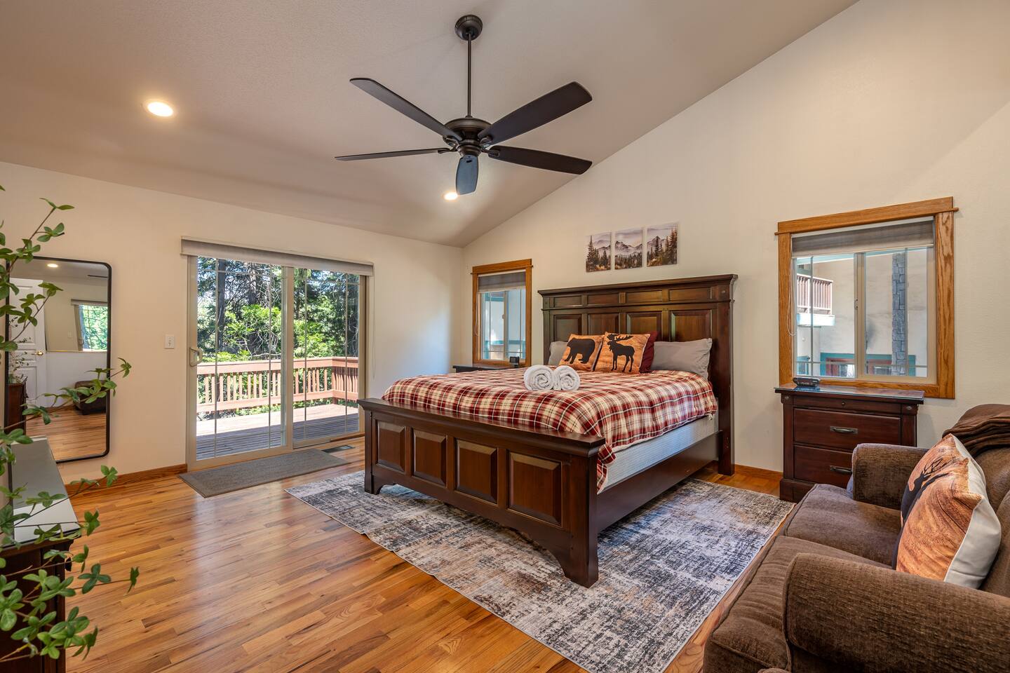 Oak & Arrow Lodge • Forest Hideaway