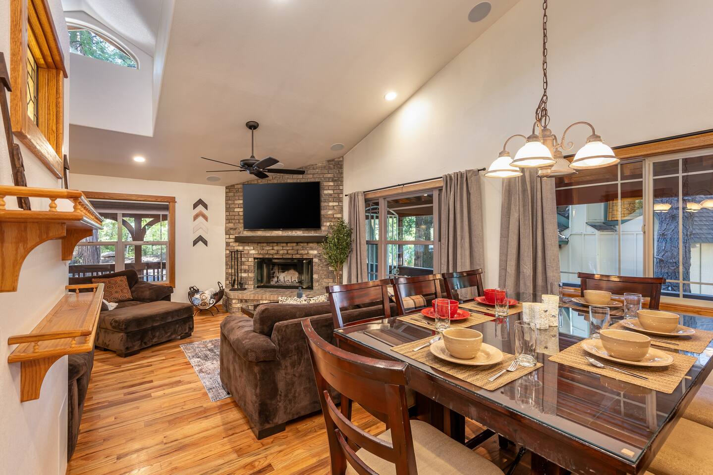 Oak & Arrow Lodge • Forest Hideaway