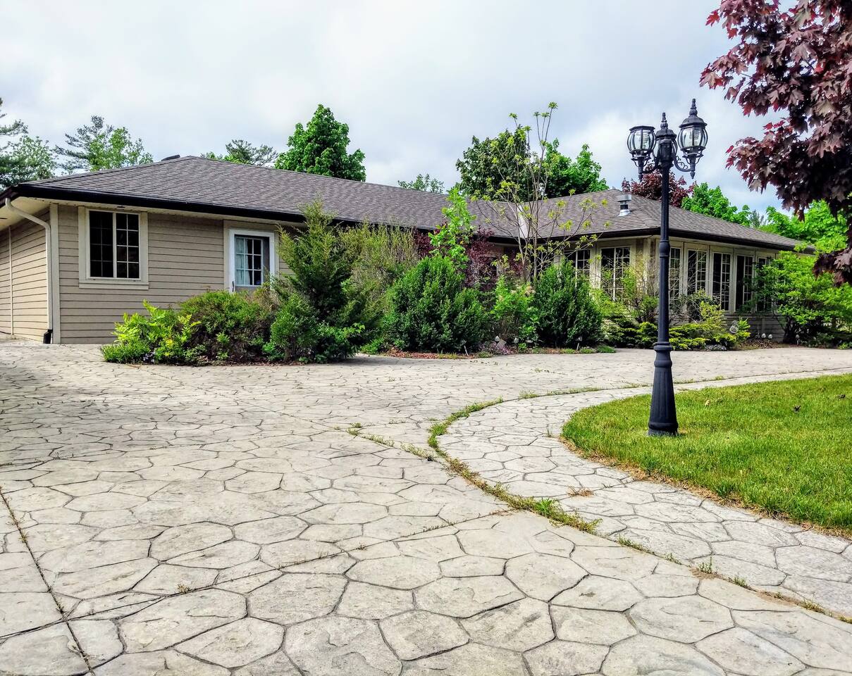 Sunset Getaway, Cozy 5 people, 2 min to beach! — Lambton Shores — vacation rental