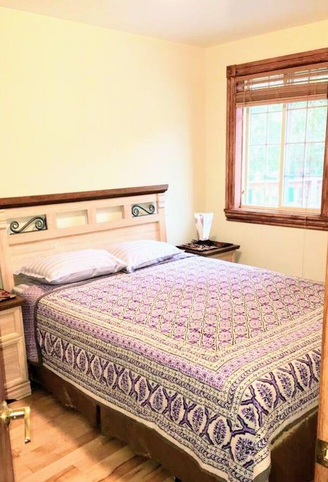 Sunset Getaway, Cozy 5 people, 2 min to beach!