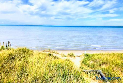 Ipperwash Bliss: Gated, Hear the wave, Sleep 7 - Holiday Home