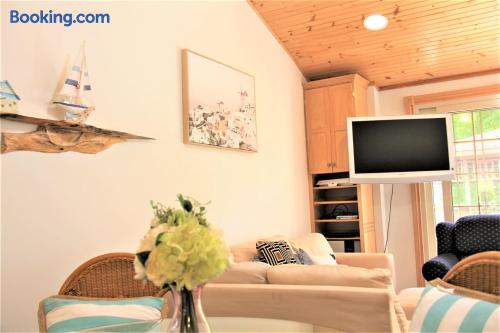 Ipperwash Bliss: Gated, Hear the wave, Sleep 7 - Holiday Home