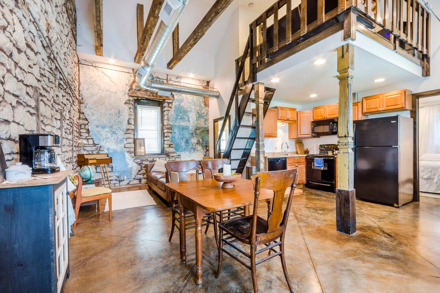 Regenerated 1876 Stone Schoolhouse Outside MHK! — Westmoreland — vacation rental