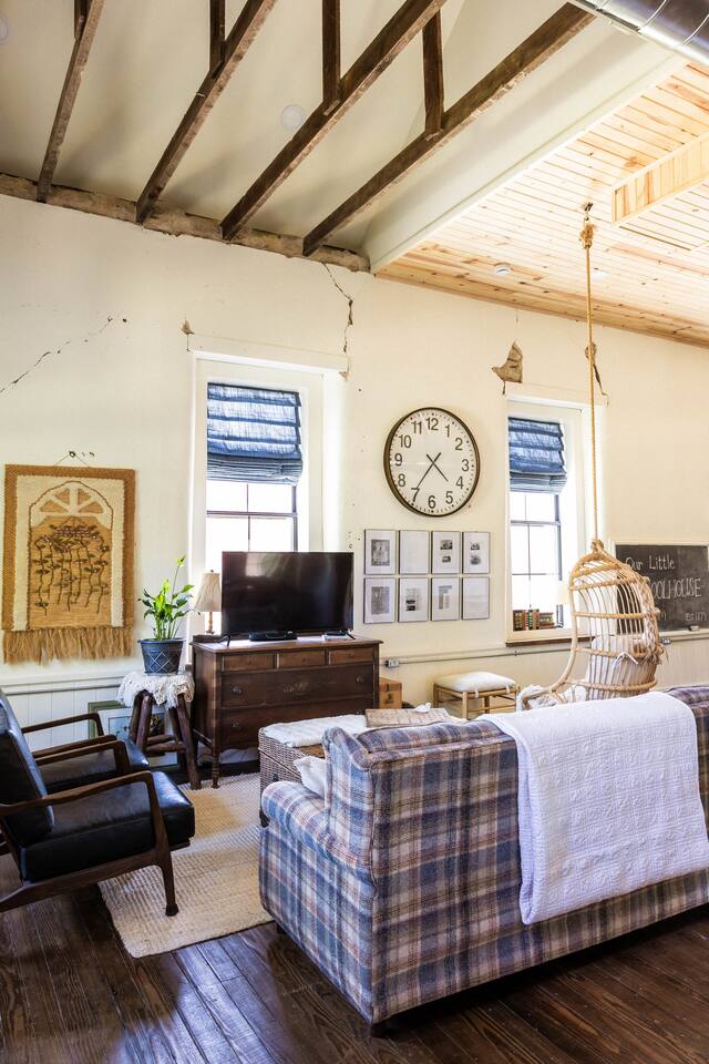 Our Little Schoolhouse on Elm