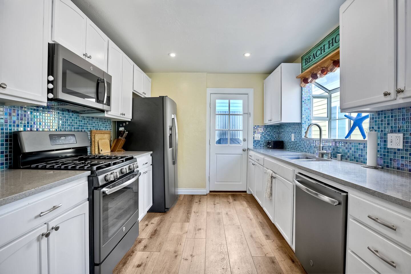 Mission Beach Professional Suite | Monthly Stays