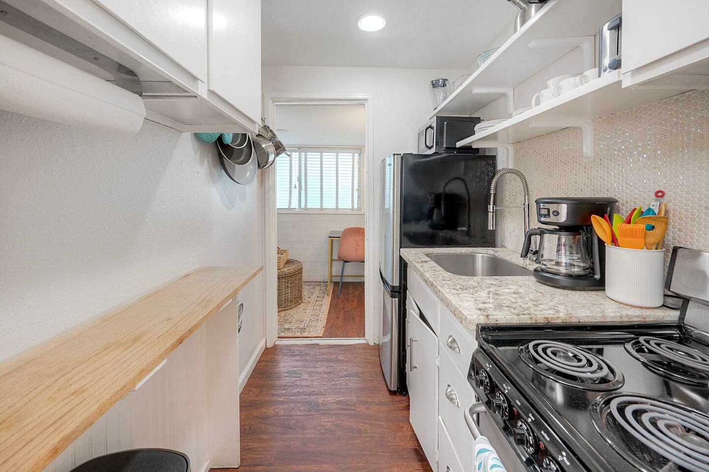 Cozy Cottage Studio steps to the sand!