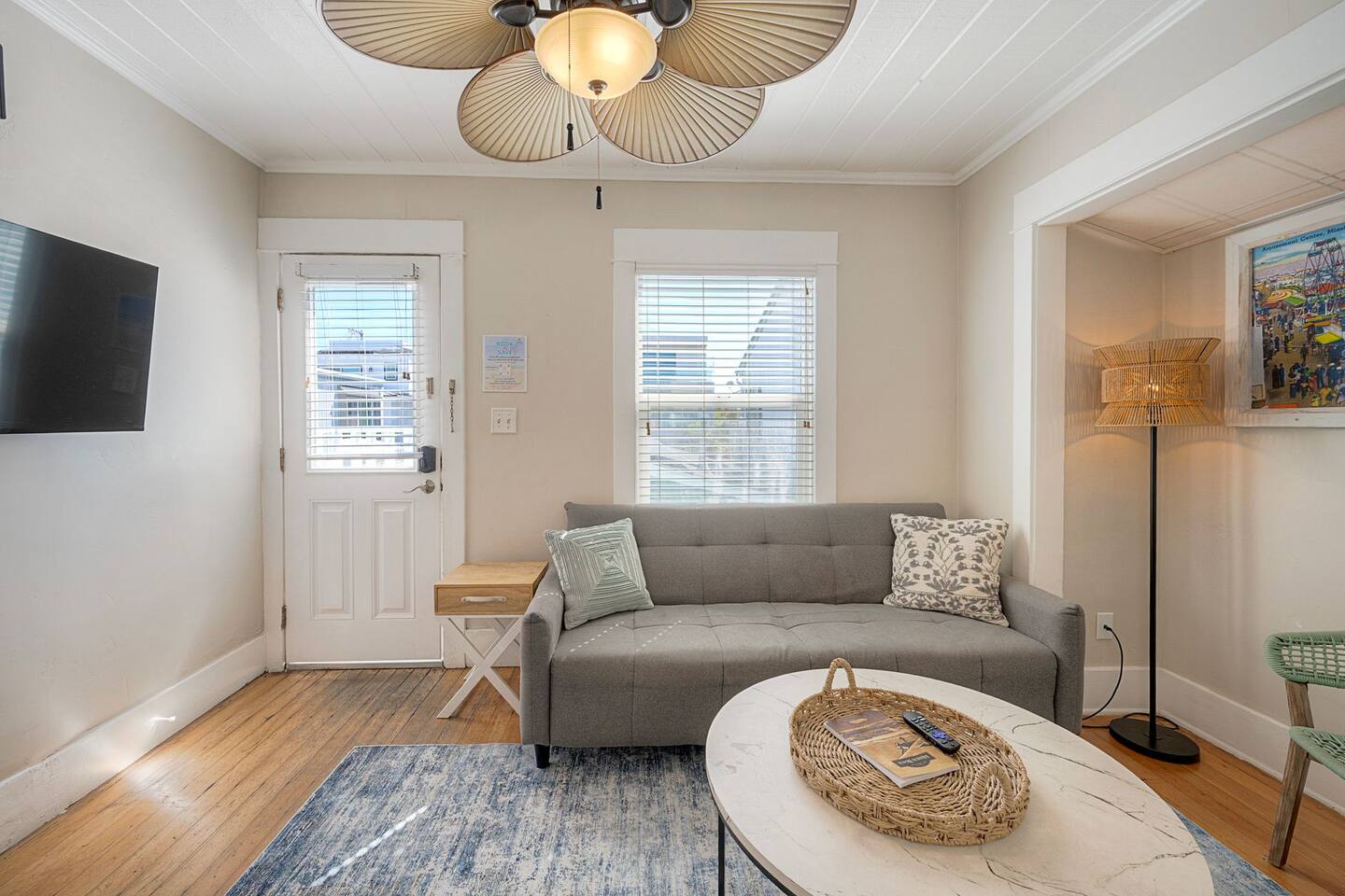 Steps to the Sand - Cozy 1 bedroom (2nd floor)