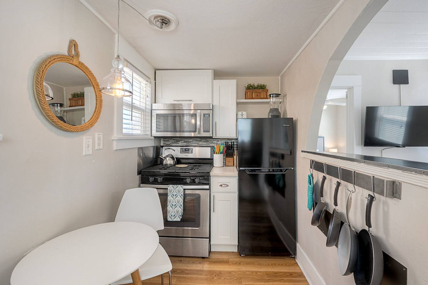 Steps to the Sand - Cozy 1 bedroom (2nd floor)