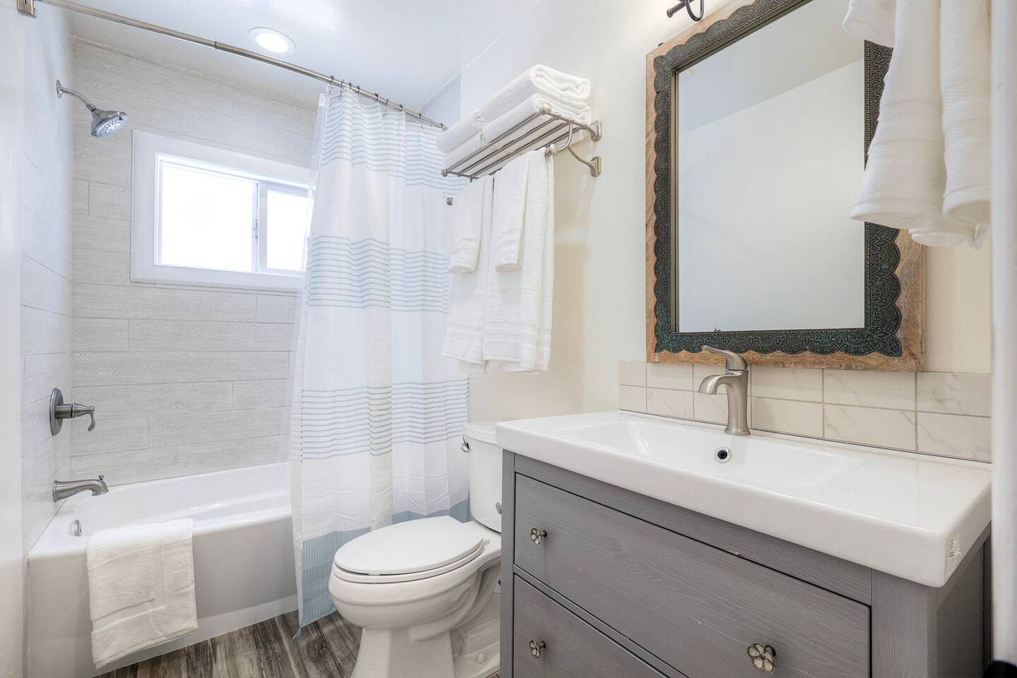 Walkable Hillcrest 2BR • Eat, Explore, Relax