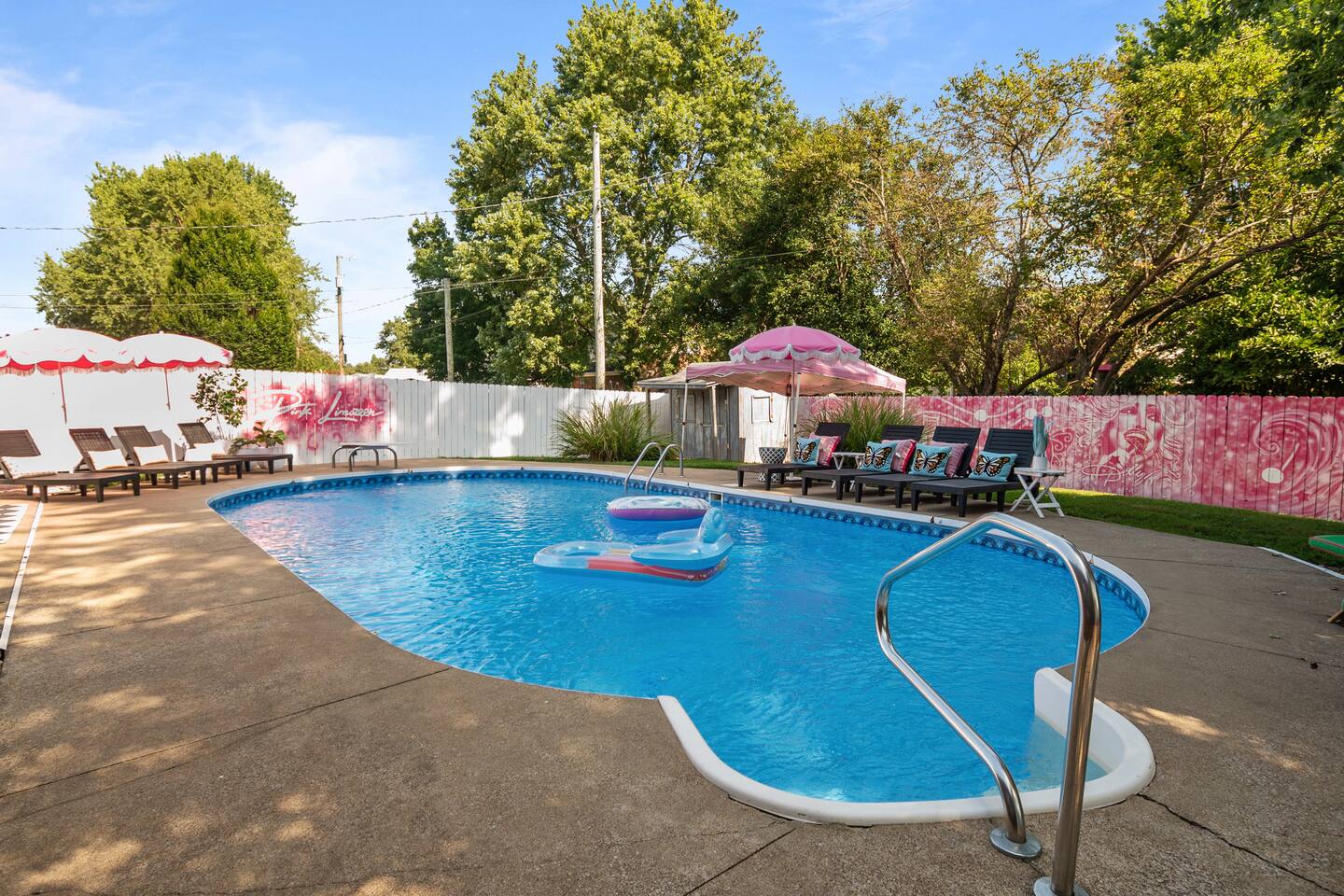 The Pink Limozeen — Owensboro — vacation rental