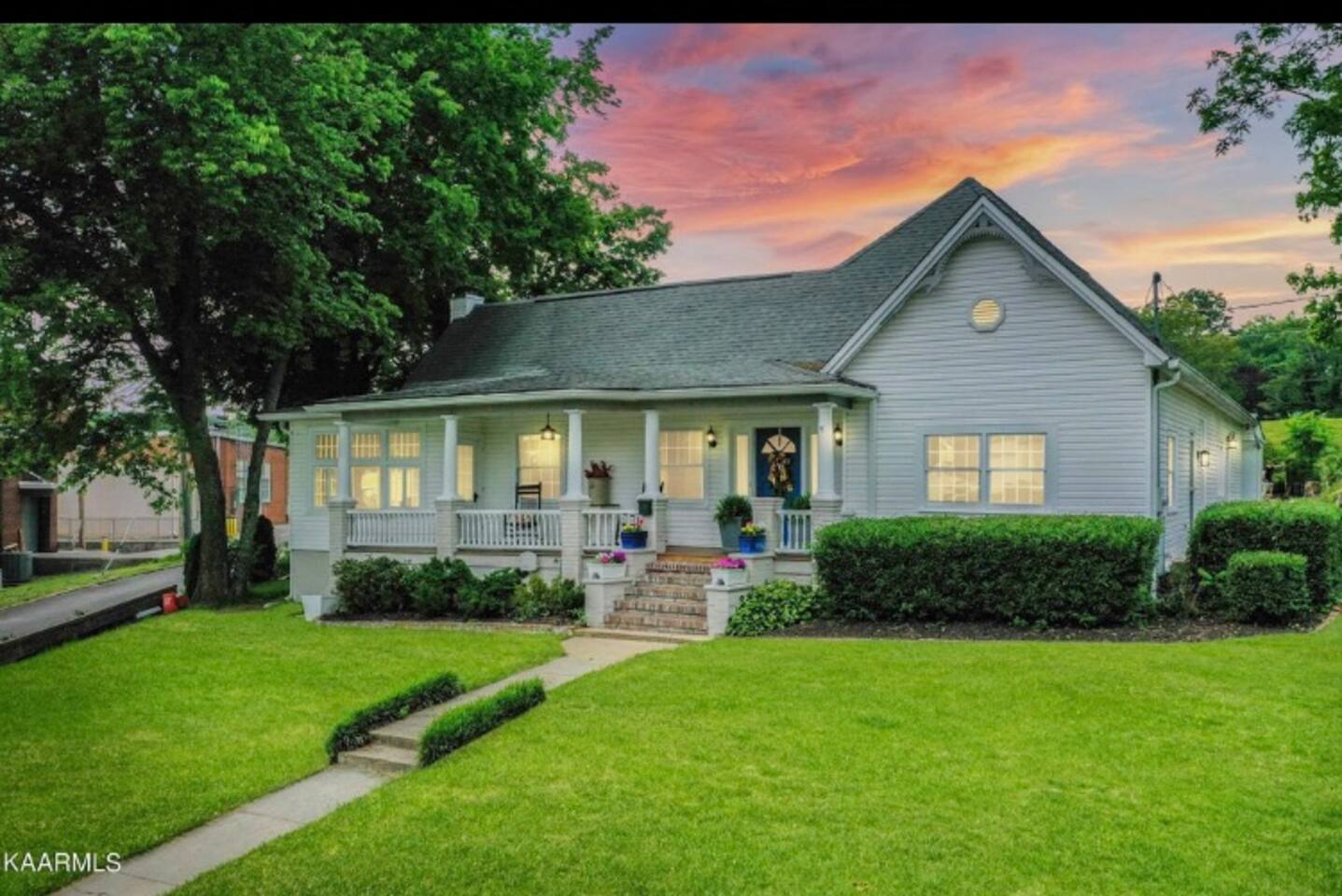 Historic Home in Downtown Clinton