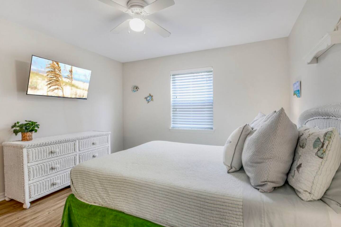 Alabama Sands, Sleeps 6, Pool, 4min walk to beach!