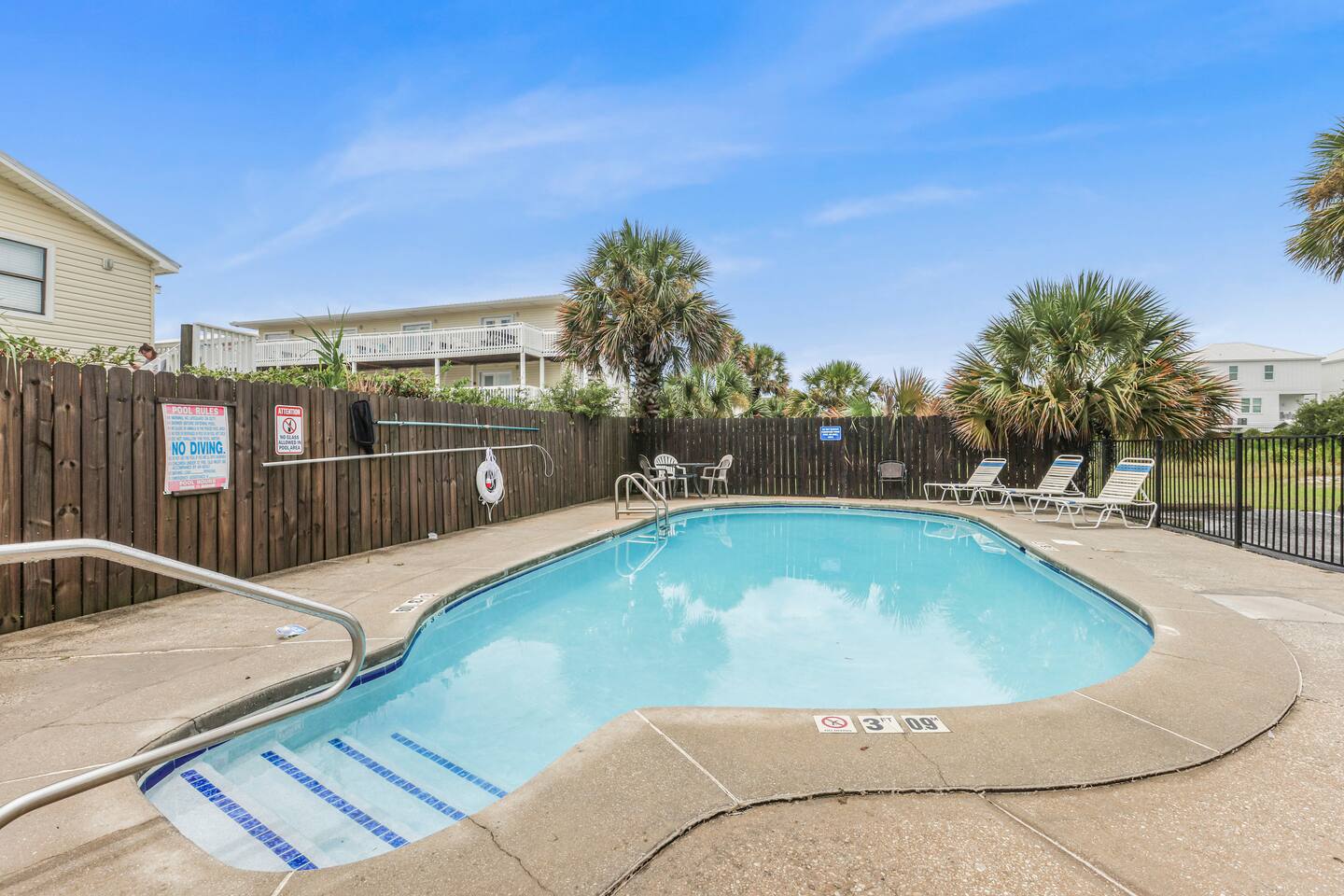 Alabama Sands, Sleeps 6, Pool, 4min walk to beach! — Gulf Shores, AL — vacation rental