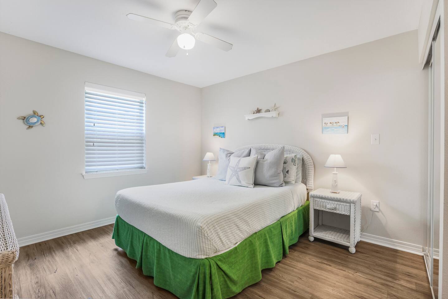 Alabama Sands, Sleeps 6, Pool, 4min walk to beach!