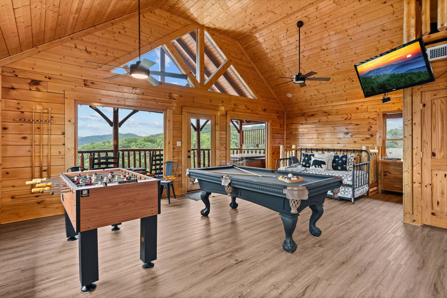 Oh Wow Views! Pool, Billiards, Hot tub, Foosball