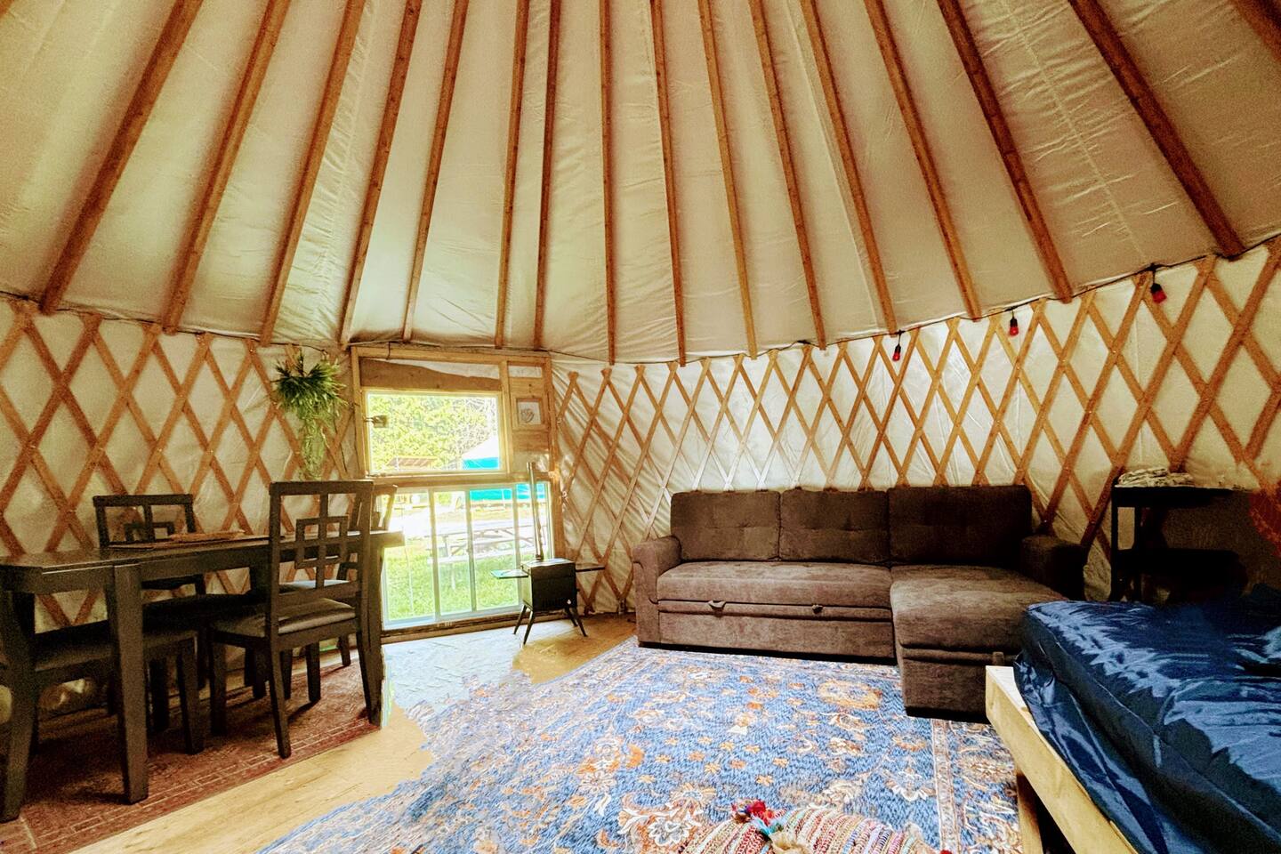 Yurt-Glamp Waterfront CedarGrove