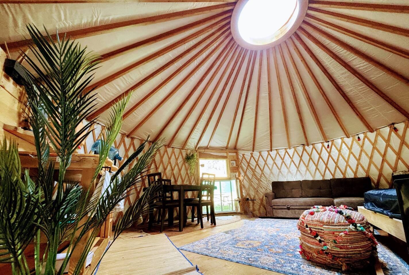 Yurt-Glamp Waterfront CedarGrove