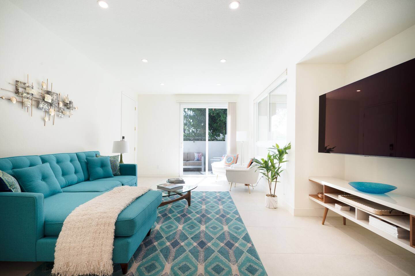La Palme 2br/2ba Modern PS Condo, Pools/Spa/Tennis
