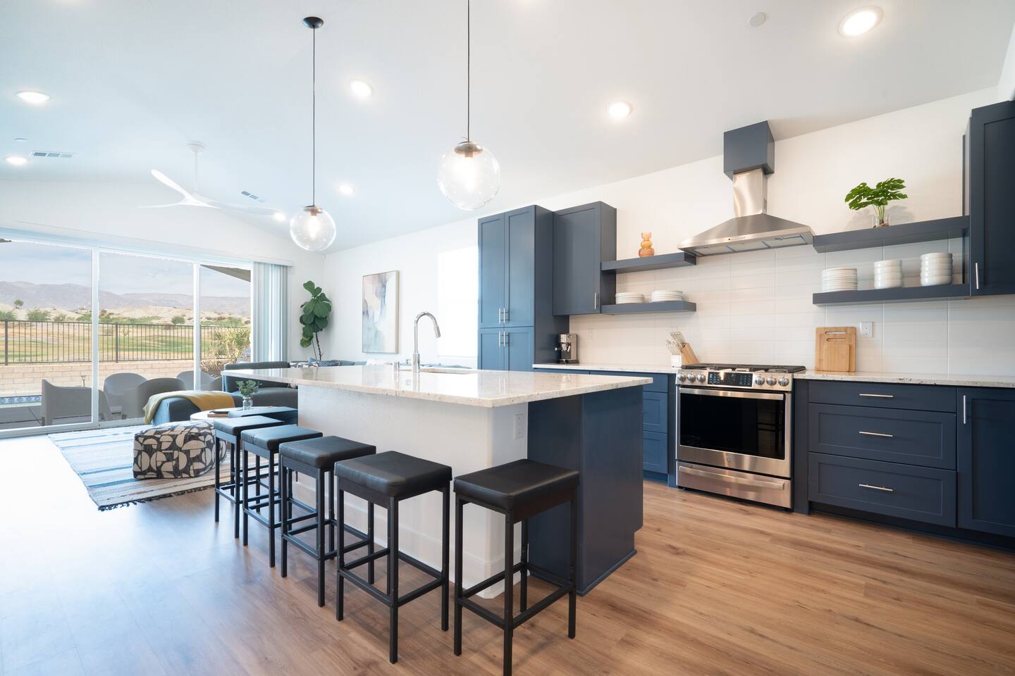 Desert Bliss New 4br, 3ba Modern design Pool/Spa