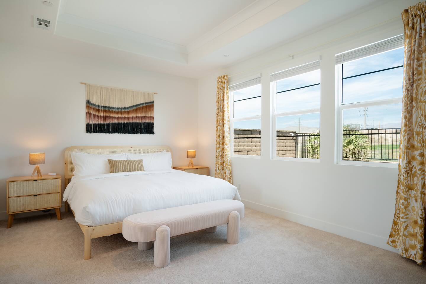 Desert Bliss New 4br, 3ba Modern design Pool/Spa