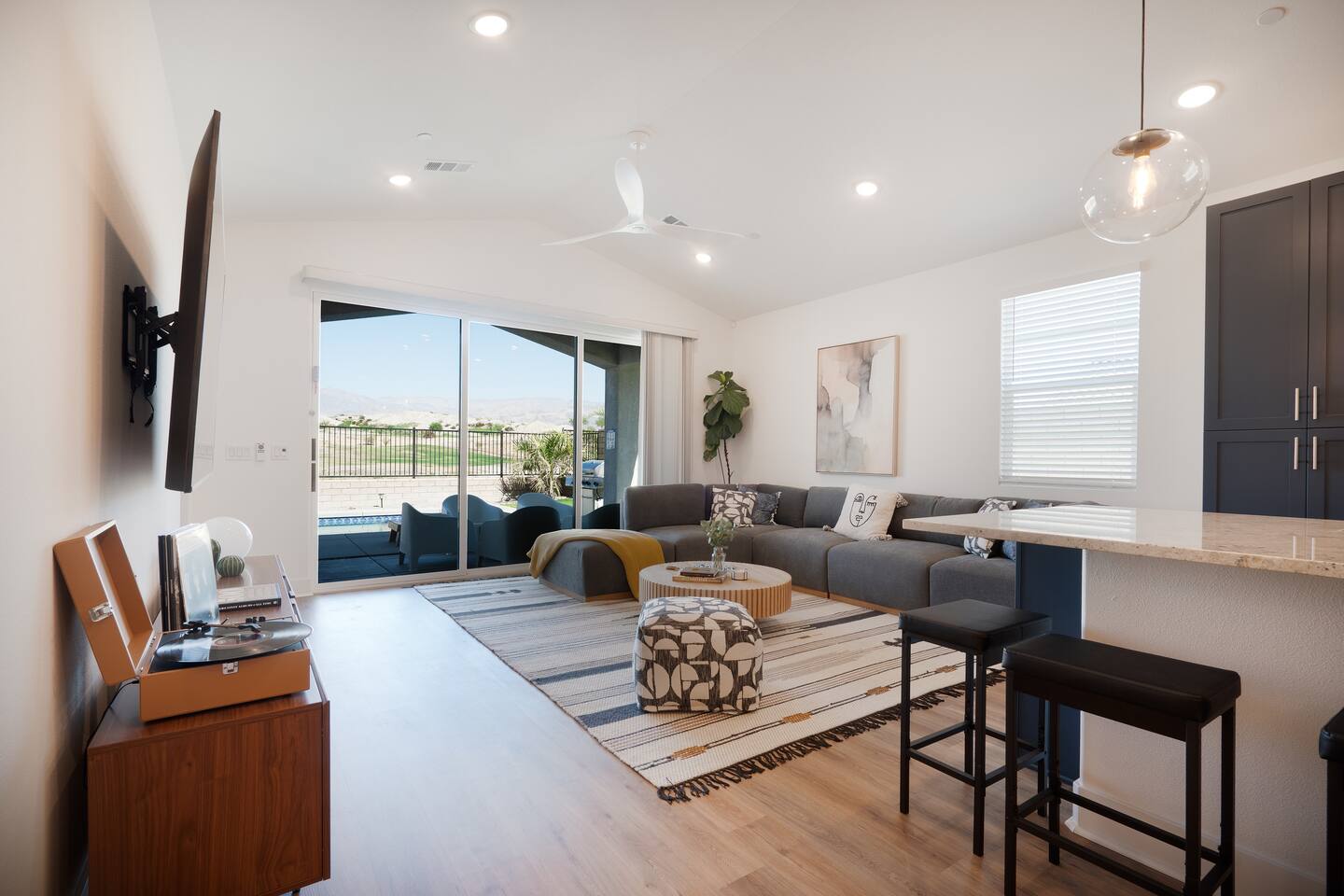 Desert Bliss New 4br, 3ba Modern design Pool/Spa