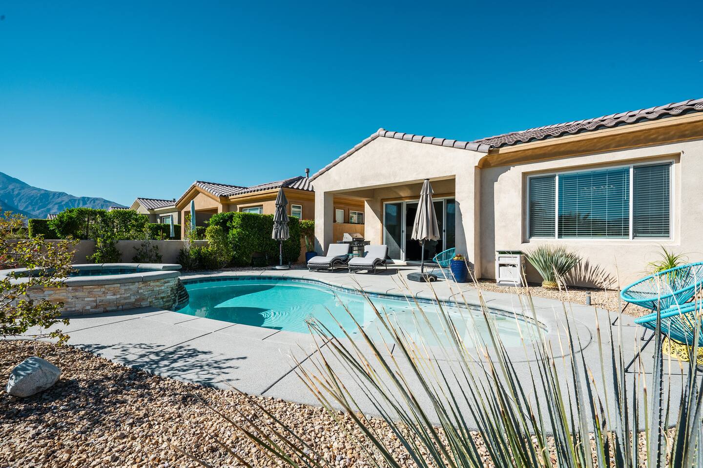 Chimayo Villa, Poolside Mtn Views close to PS