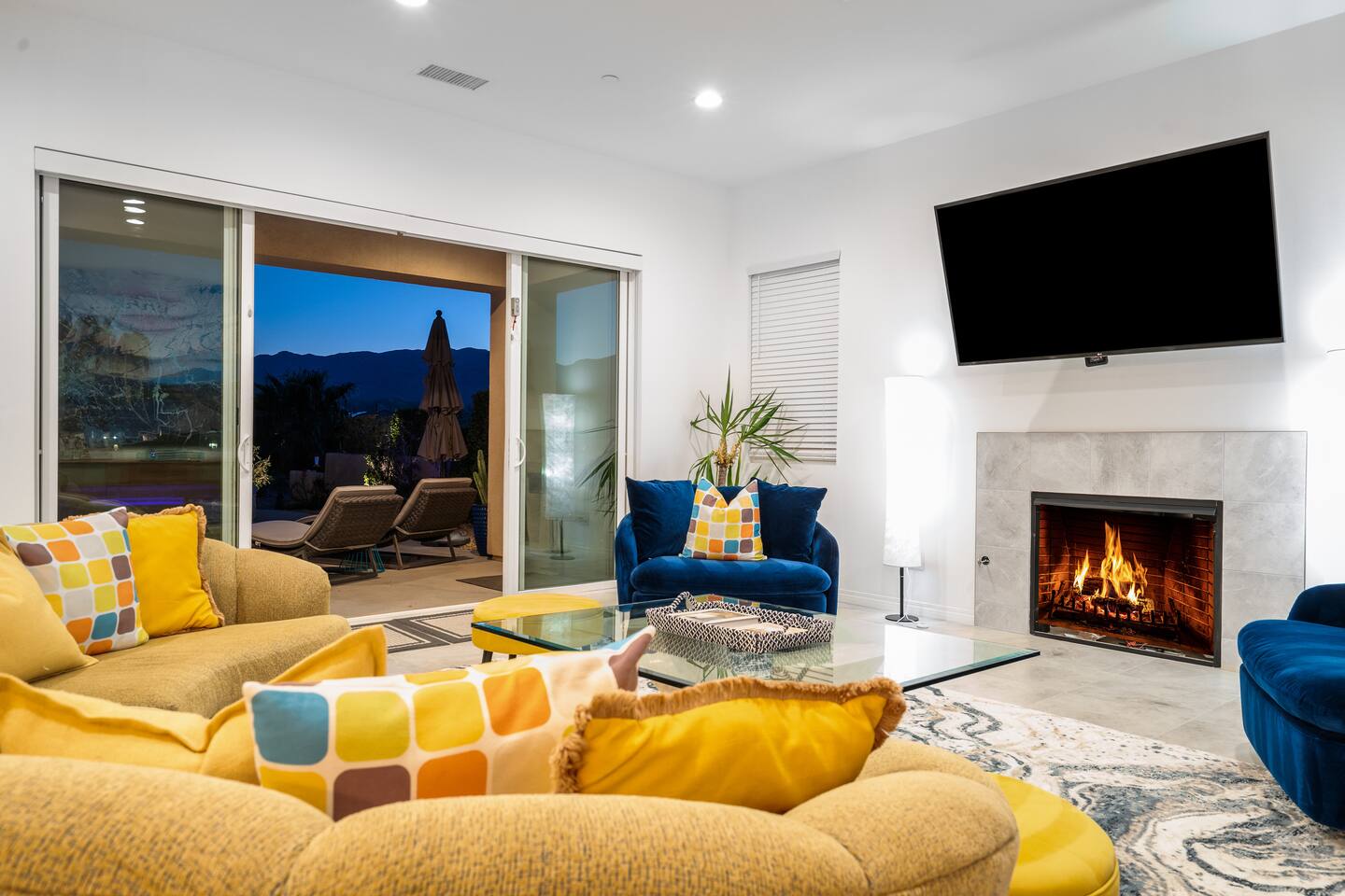 Chimayo Villa, Poolside Mtn Views close to PS