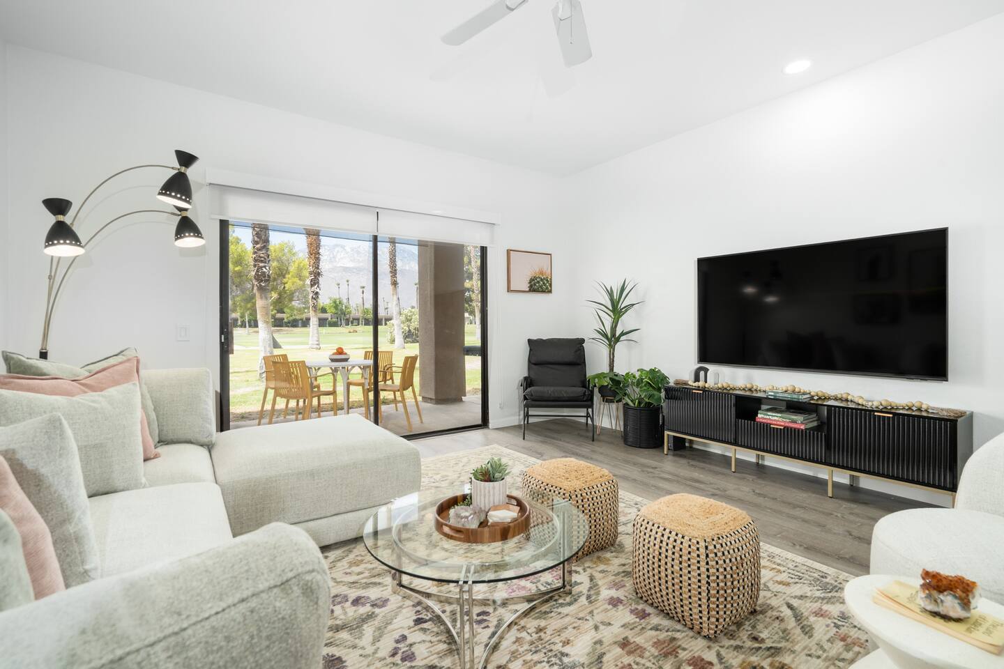 Desert Bloom, 2br ensuite 2ba Condo with Pool/Spa