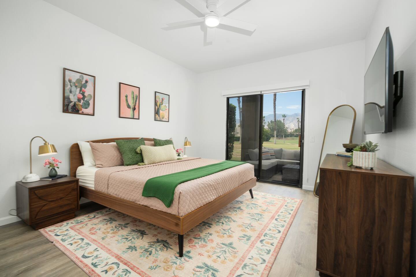 Desert Bloom, 2br ensuite 2ba Condo with Pool/Spa
