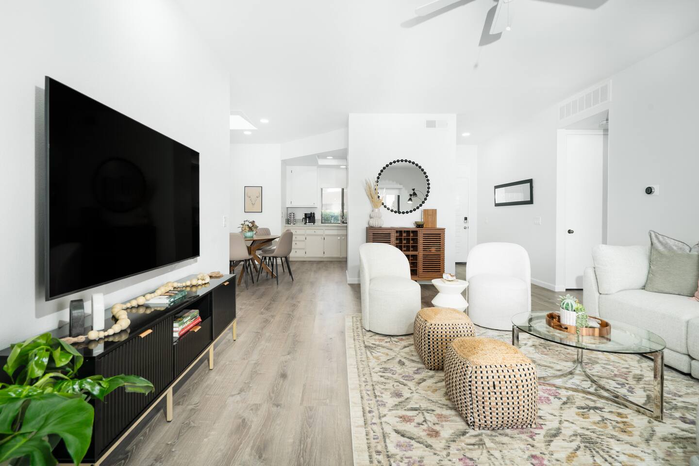 Desert Bloom, 2br ensuite 2ba Condo with Pool/Spa