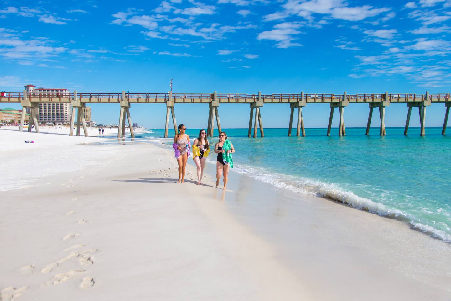 Spring Escape | Walk Downtown | 10 mins to Beach