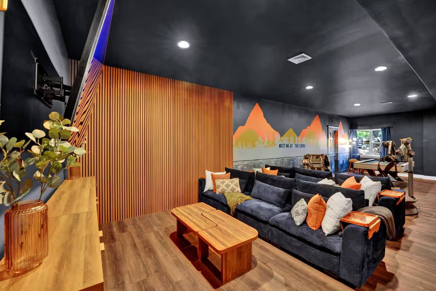 Golf Sim, Game-Movie Room, Spa, Sauna, Arcade !