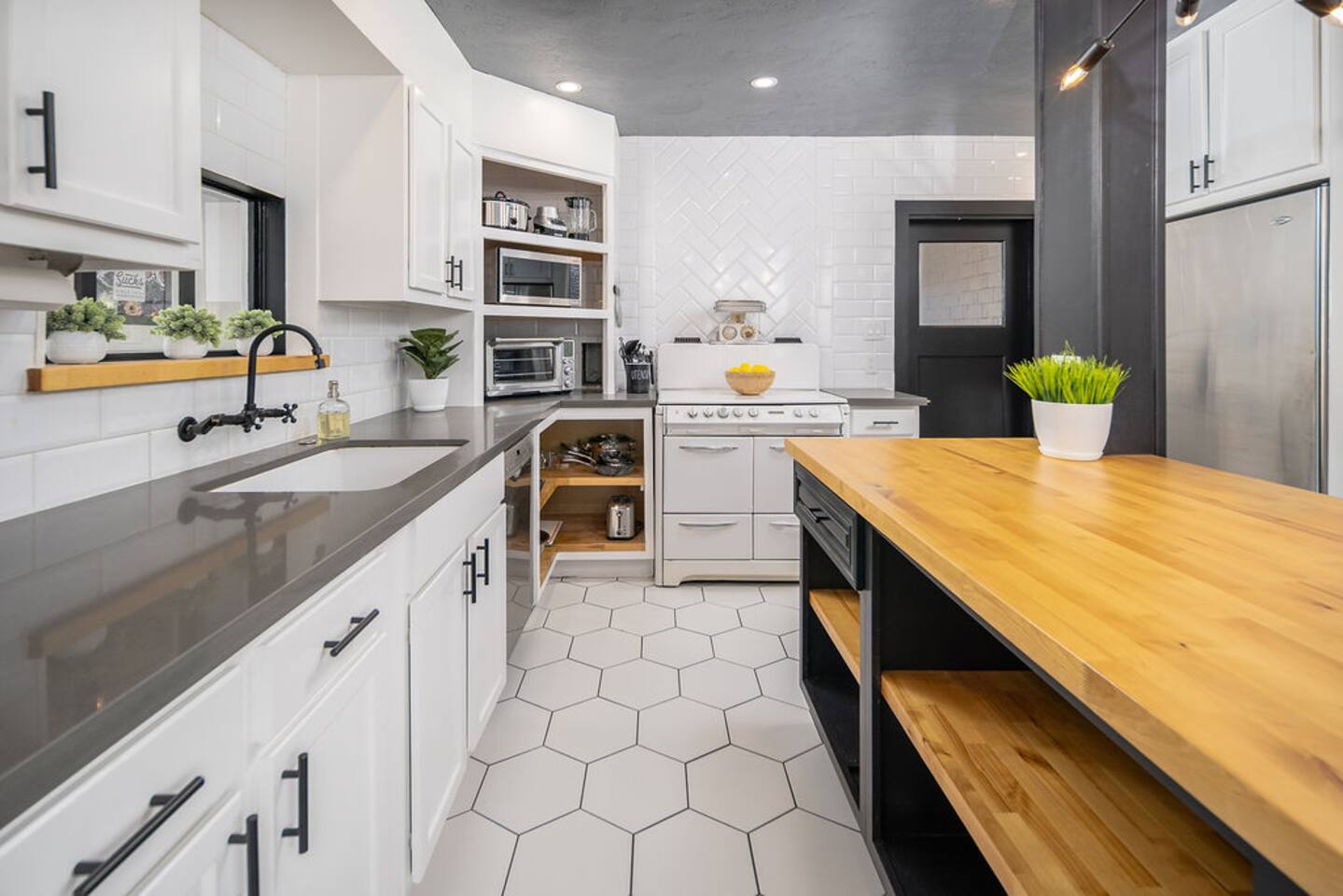 *NEW* Palm Haven Central Phoenix Getaway