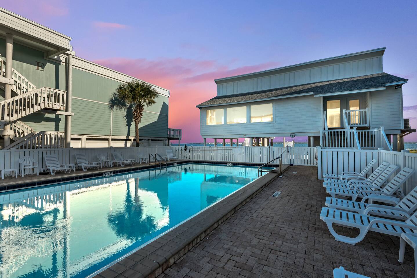 King Bed Paradise | Outdoor Theatre | Paddleboards