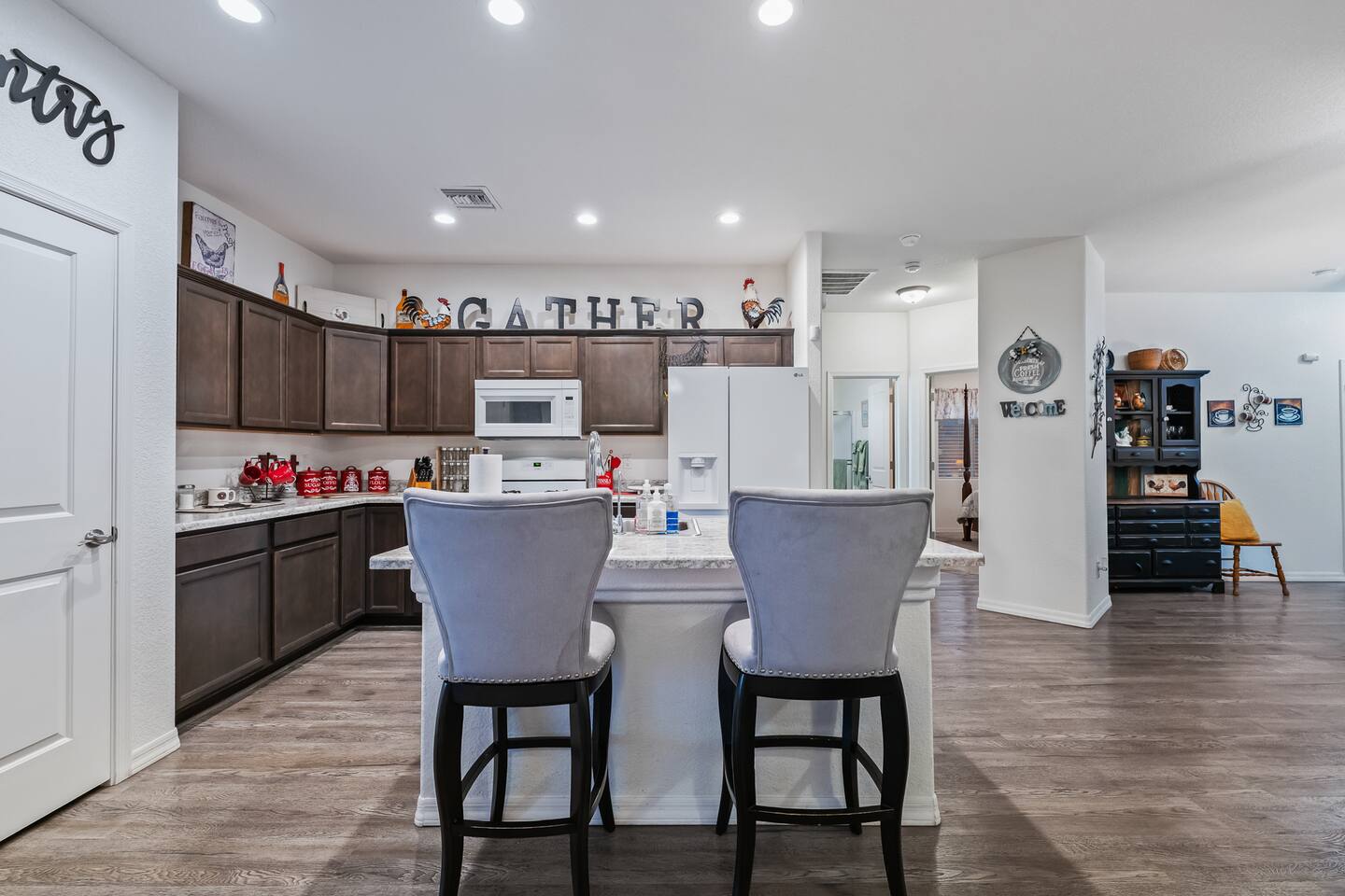 Amazing Sunset Views | Pool | 3bd | BBQ | Sleeps 7
