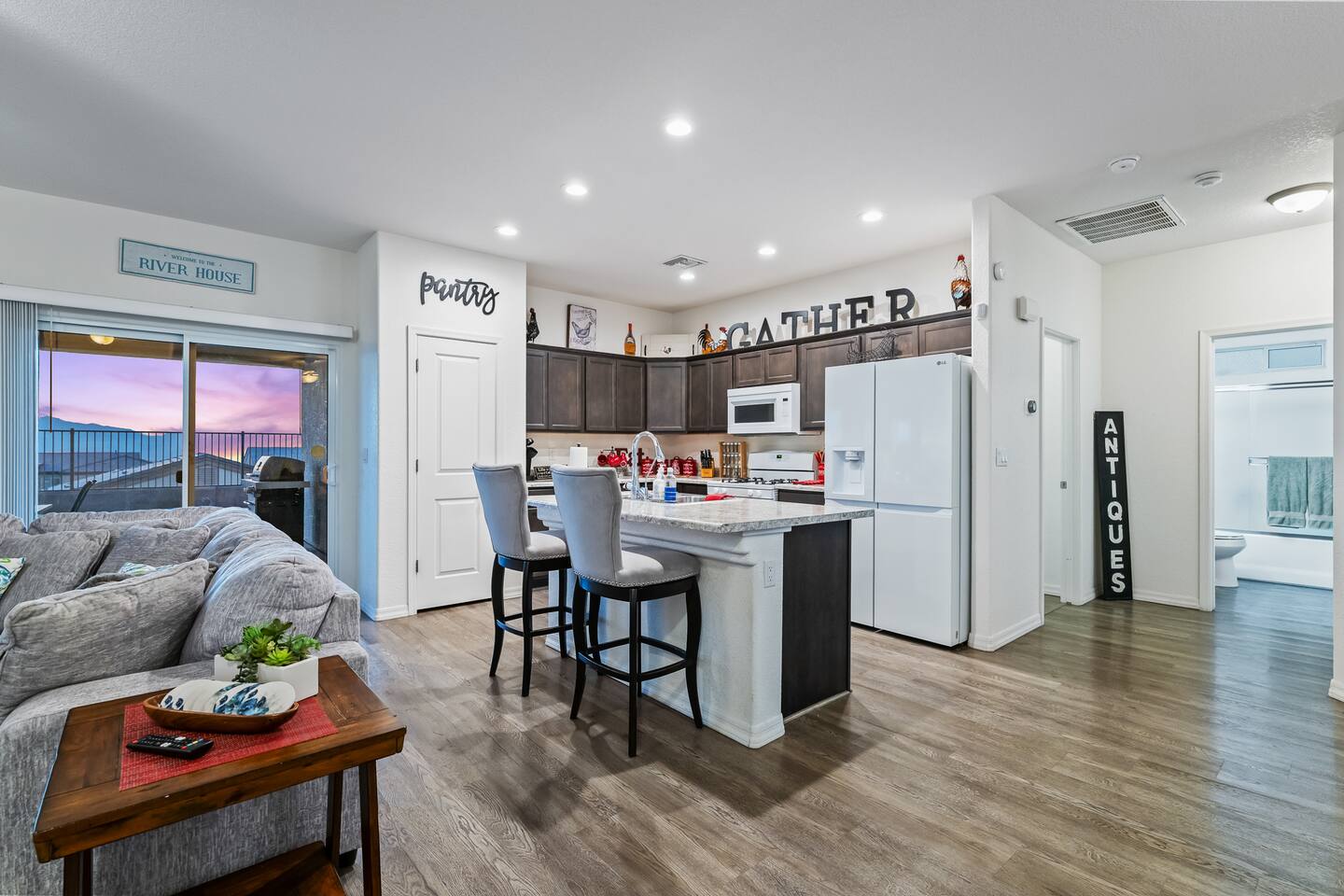 Amazing Sunset Views | Pool | 3bd | BBQ | Sleeps 7
