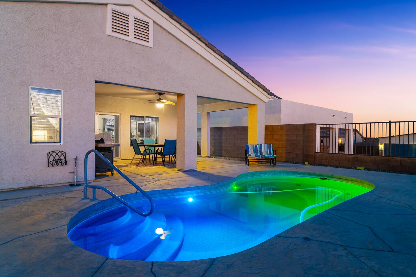 Amazing Sunset Views | Pool | 3bd | BBQ | Sleeps 7