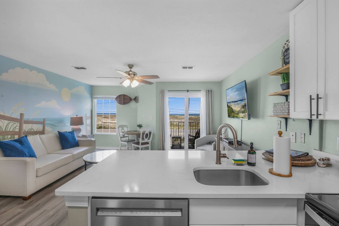 Gulf View Condo Steps to Sand Hot Tub King Bed