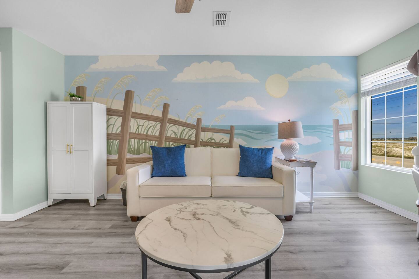 Gulf View Condo Steps to Sand Hot Tub King Bed