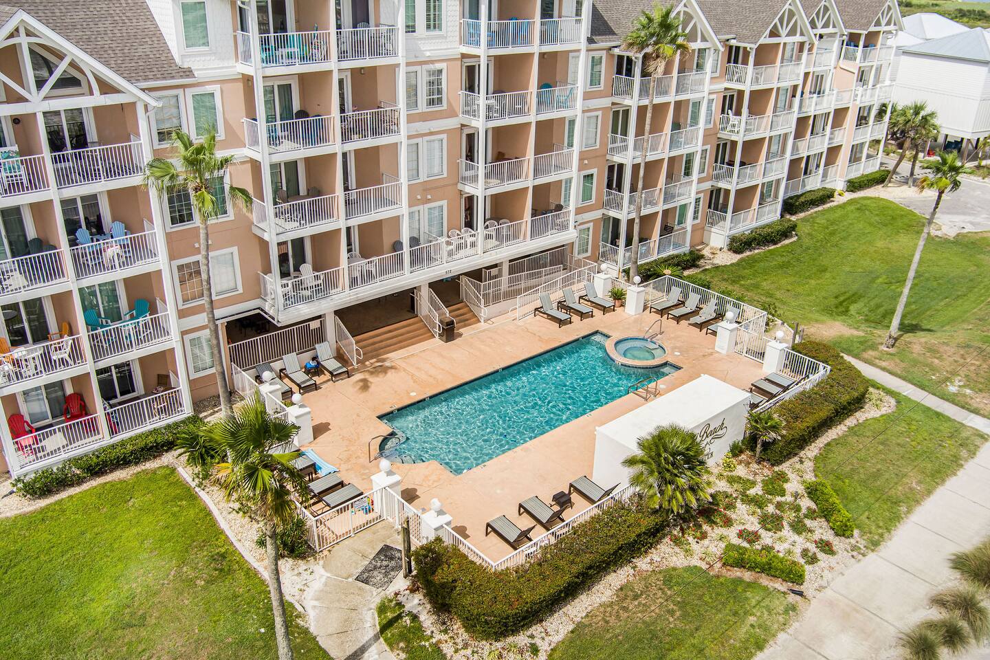 Gulf View Condo Steps to Sand Hot Tub King Bed