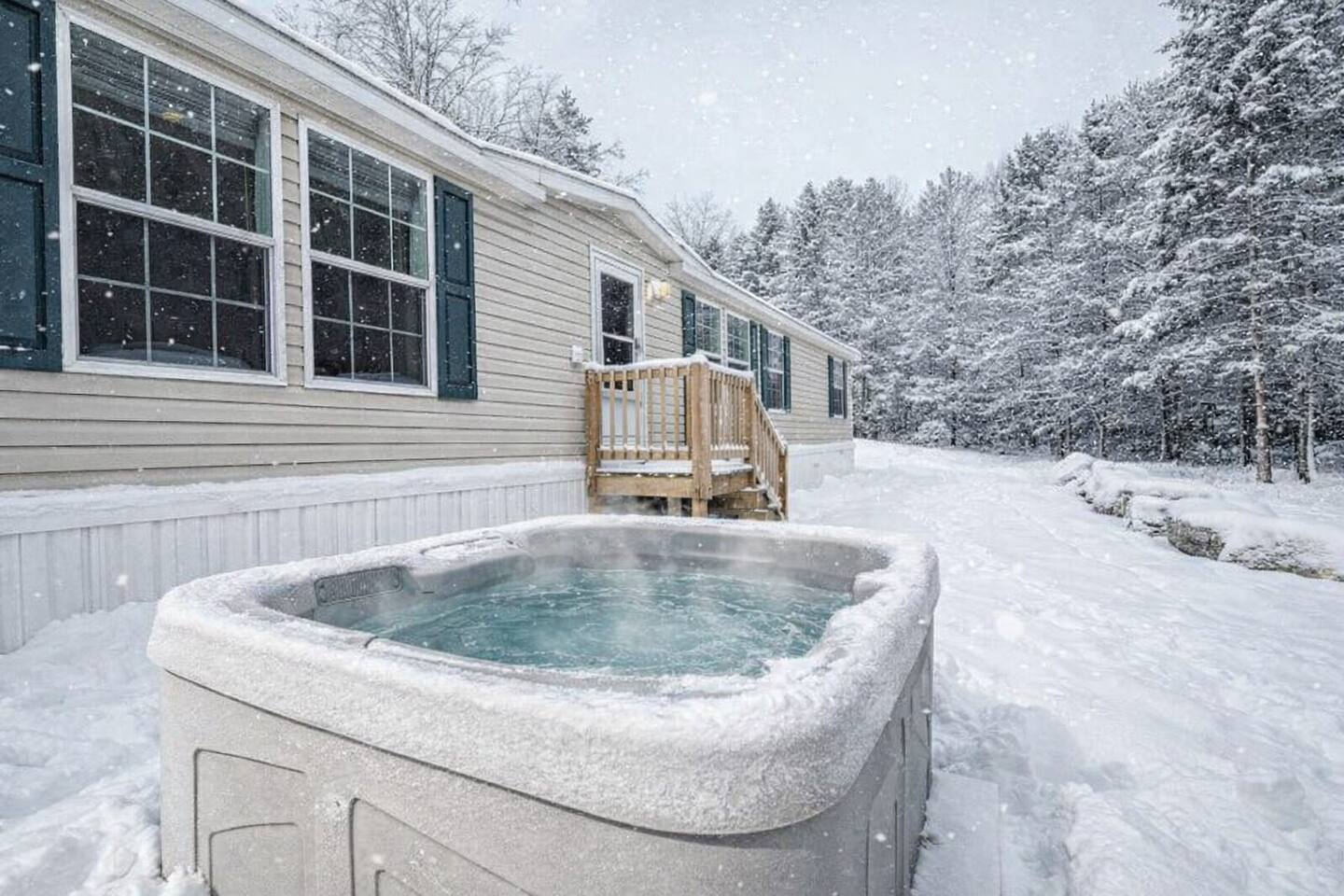 AcadiaWinterport Retreat W/Jacuzzi Bangor — Winterport — vacation rental