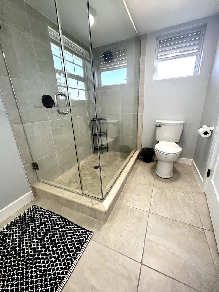 Heated pool home Mid Island Short walk to beach