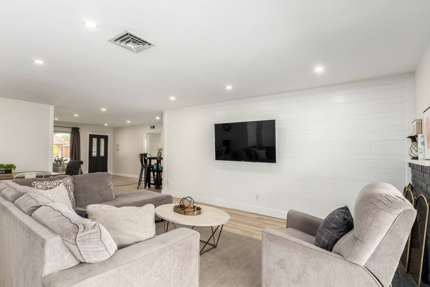 4BR Mesa Oasis w/ Putting Green and Heated Pool!