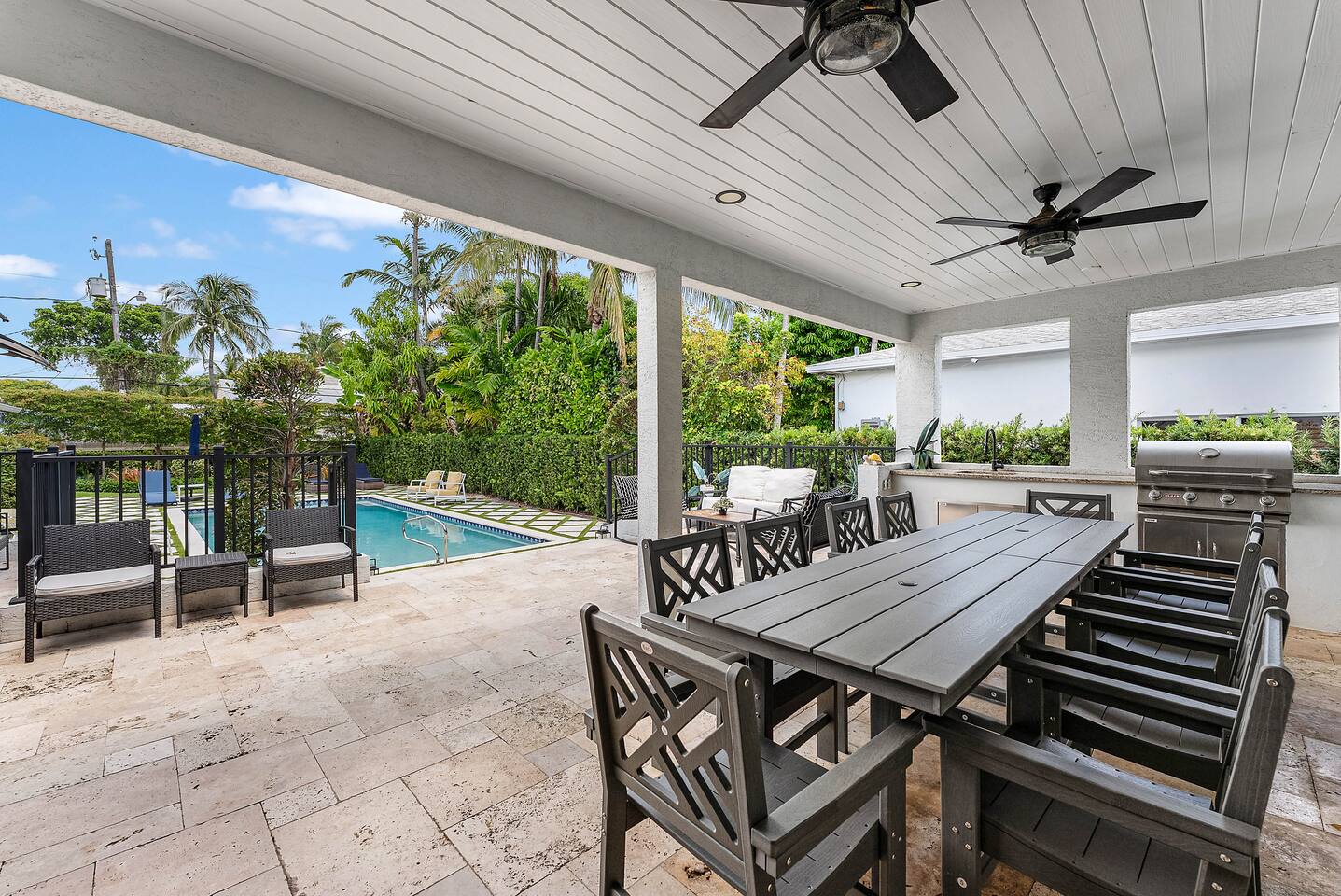 Luxury Beachside Resort Pool w/ Outdoor Kitchen