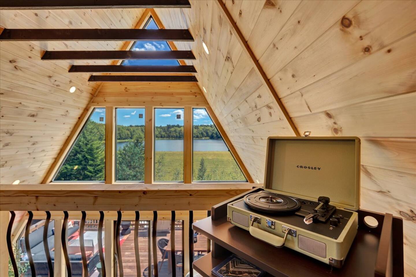 Lakefront, Heated Lagoon Pool, Spa, Sauna, Theatre