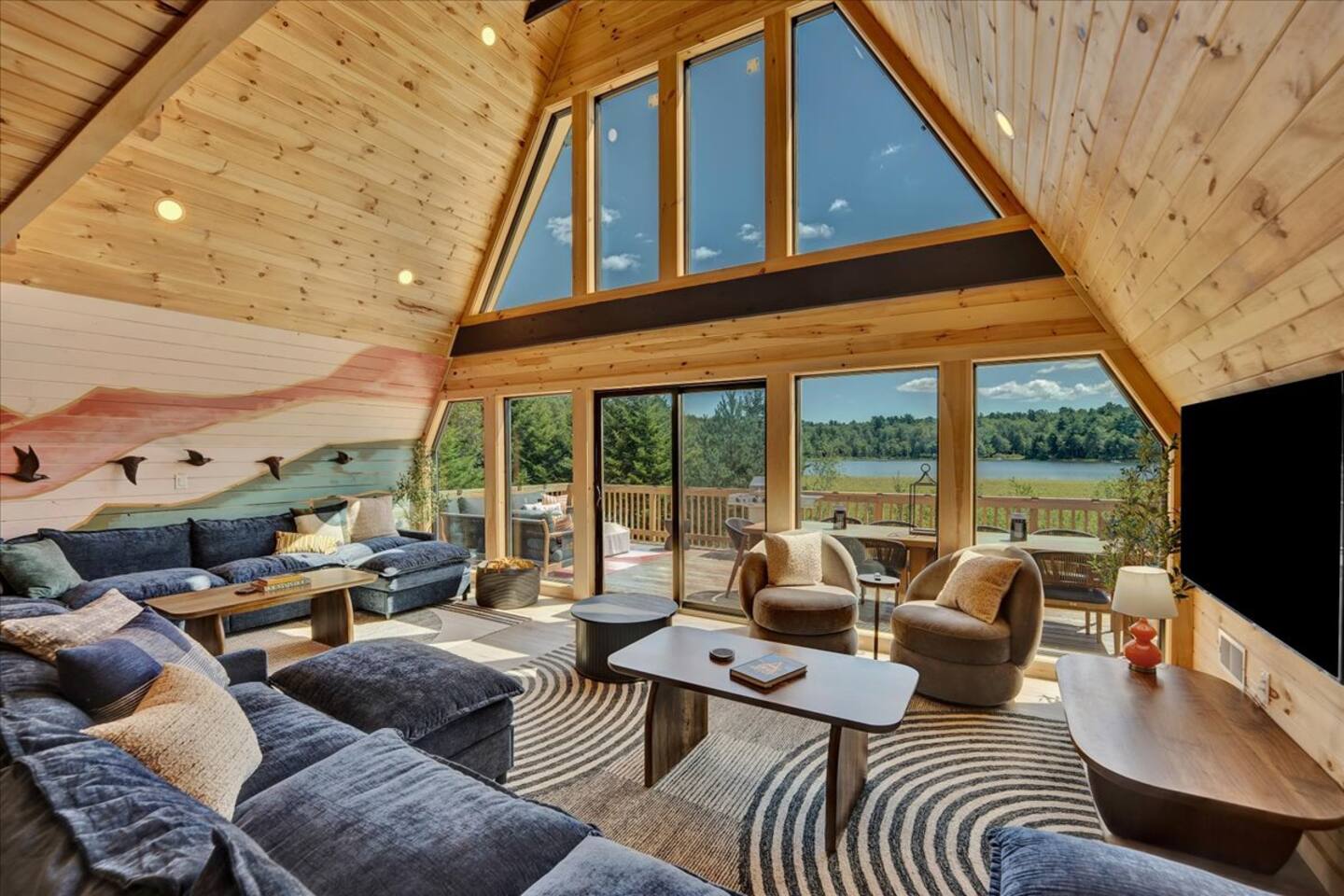 Lakefront, Heated Lagoon Pool, Spa, Sauna, Theatre
