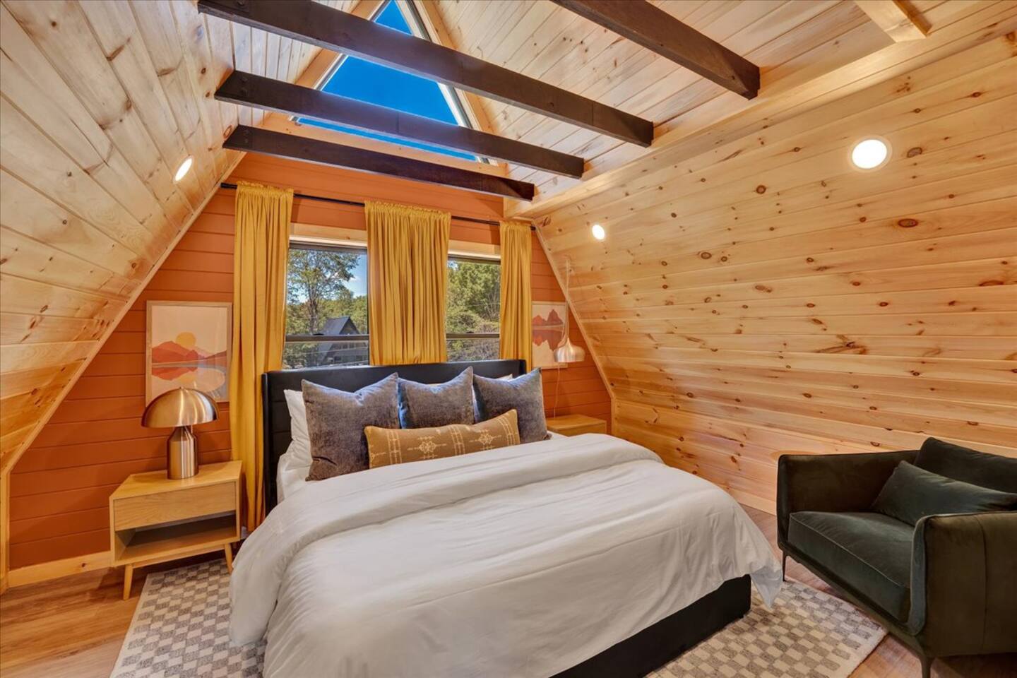 Lakefront, Heated Lagoon Pool, Spa, Sauna, Theatre