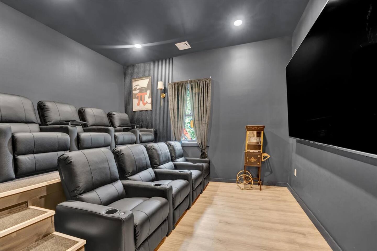 Lakefront, Heated Lagoon Pool, Spa, Sauna, Theatre