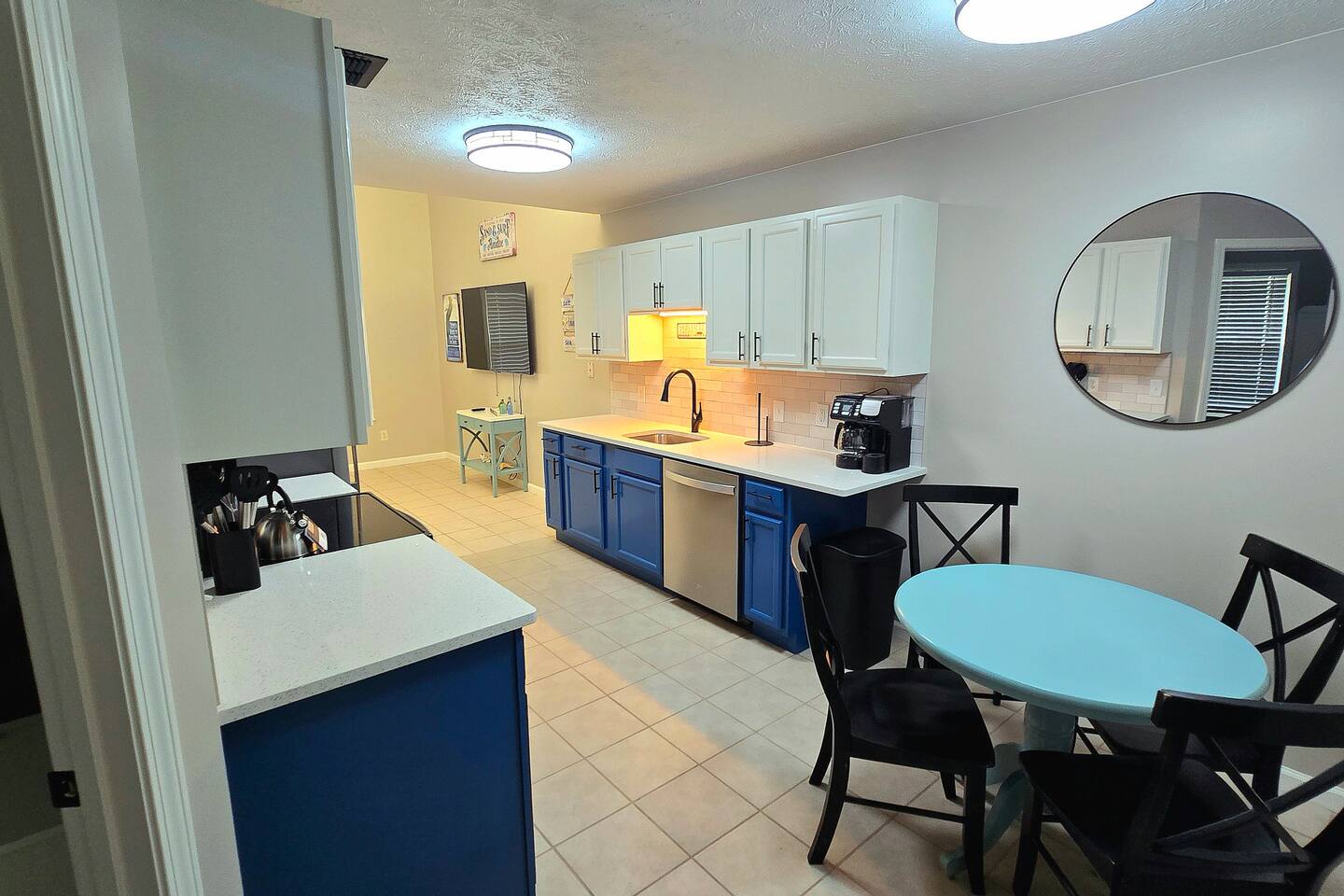 5924- Updated 2BR Duplex 4 Blocks to Beach-Sleeps6