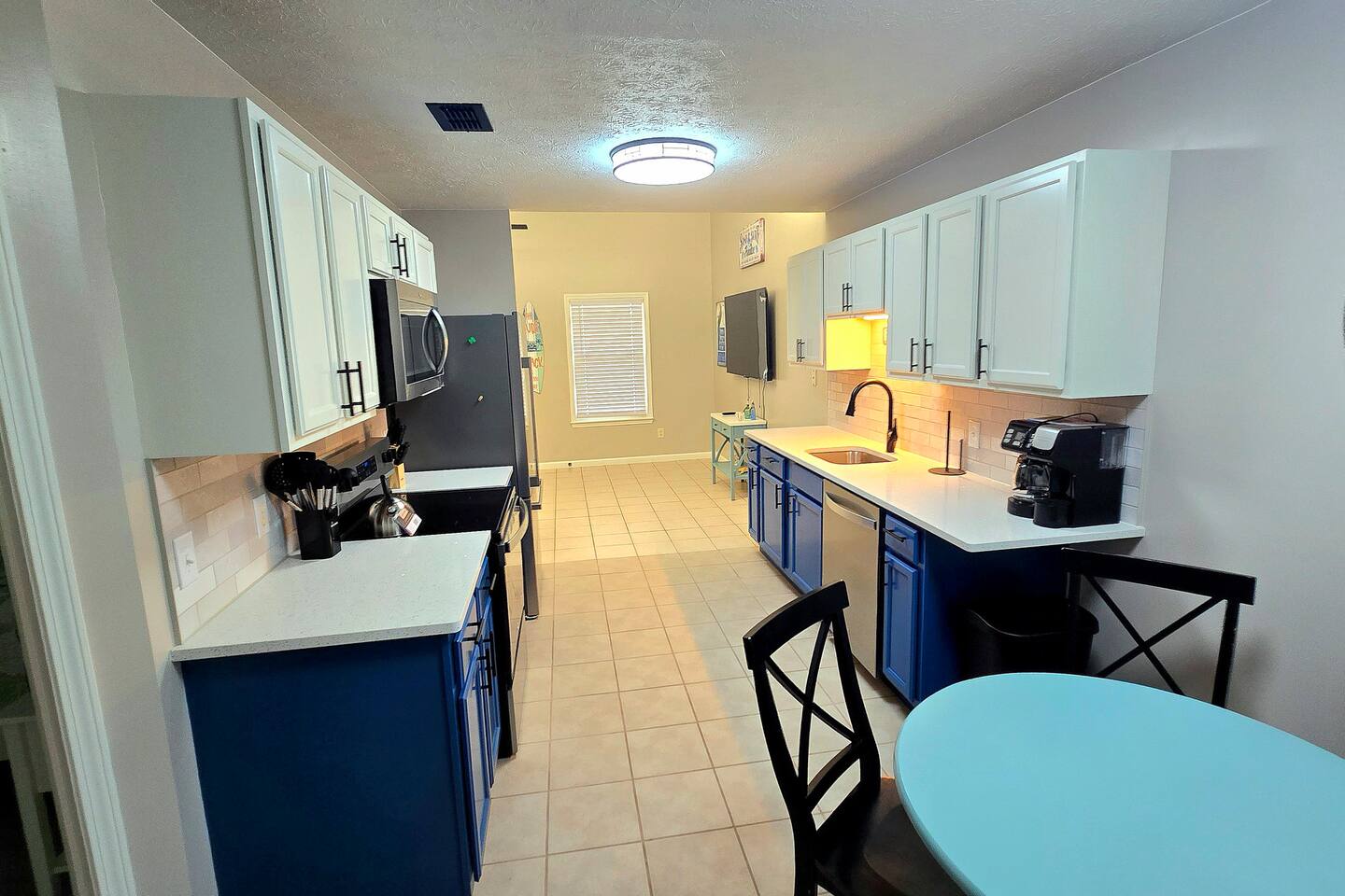 5924- Updated 2BR Duplex 4 Blocks to Beach-Sleeps6